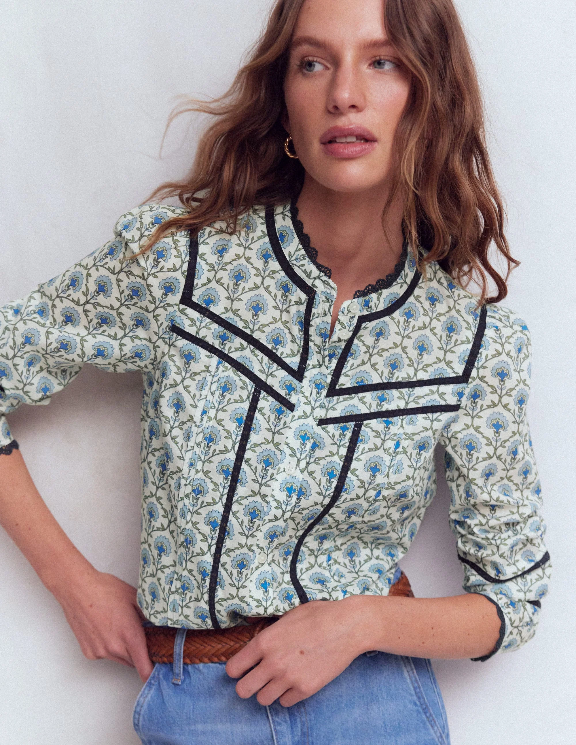 Carmen Oberteil mit Besatz-Naturweiß, Blumengitter