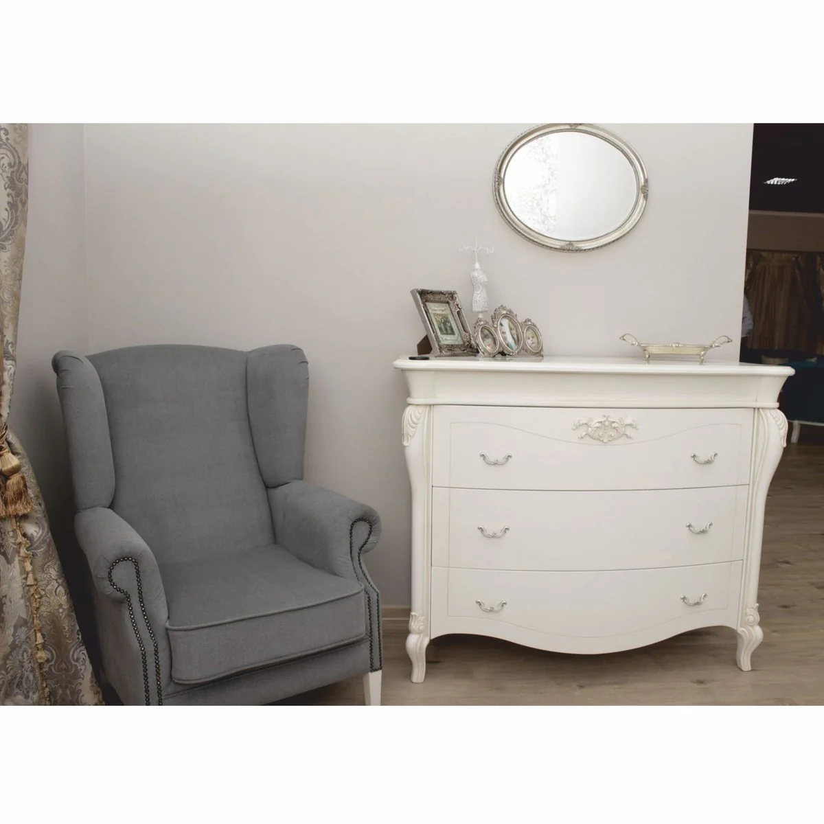 Luxury Baroque chest of drawers with 3 drawers white / silver 124.5 cm - Baroque furniture