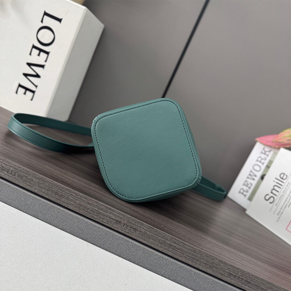 LOEWE Mini Pebble bucket in smooth calfskin(high-end grade) - Top Club
