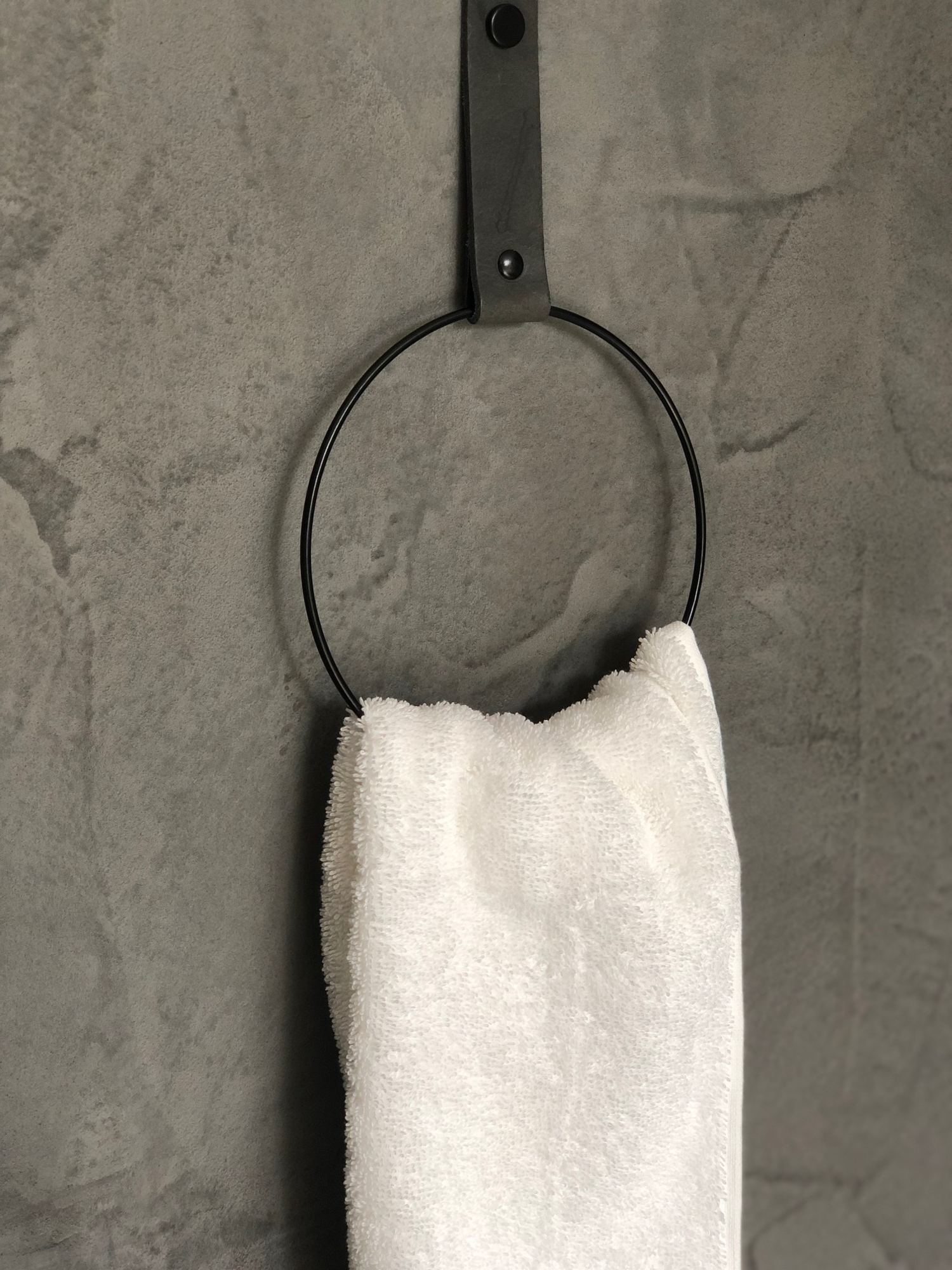 Leren handdoekring maat M (ring zwart) 2x leren handdoekring  |  LICHTBRUIN maat M