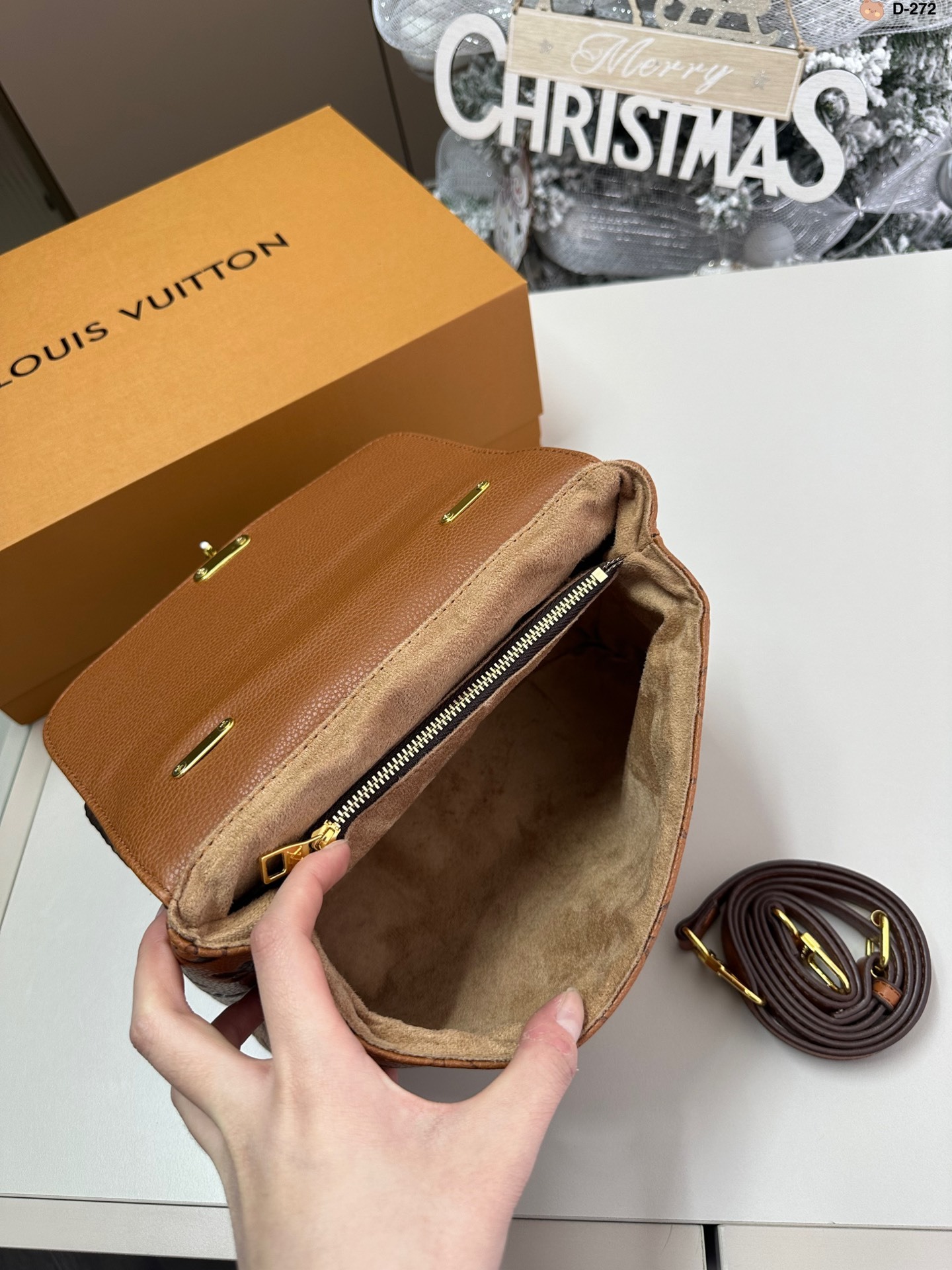 Louis madeleine bb bag size : 24*8*16 cm - Top Club