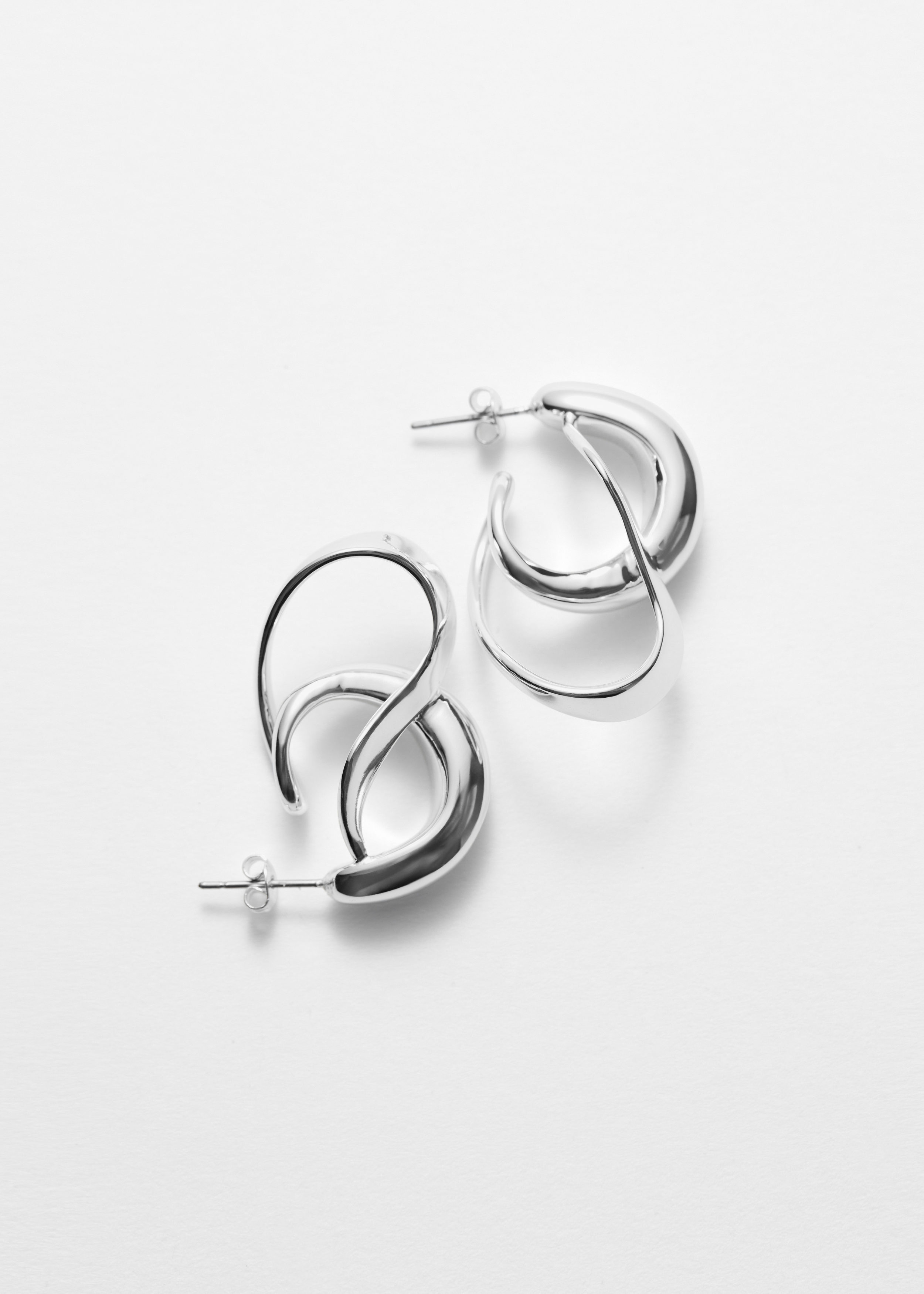 & Other Stories SILVER PLATED SCULPTURAL HOOPS