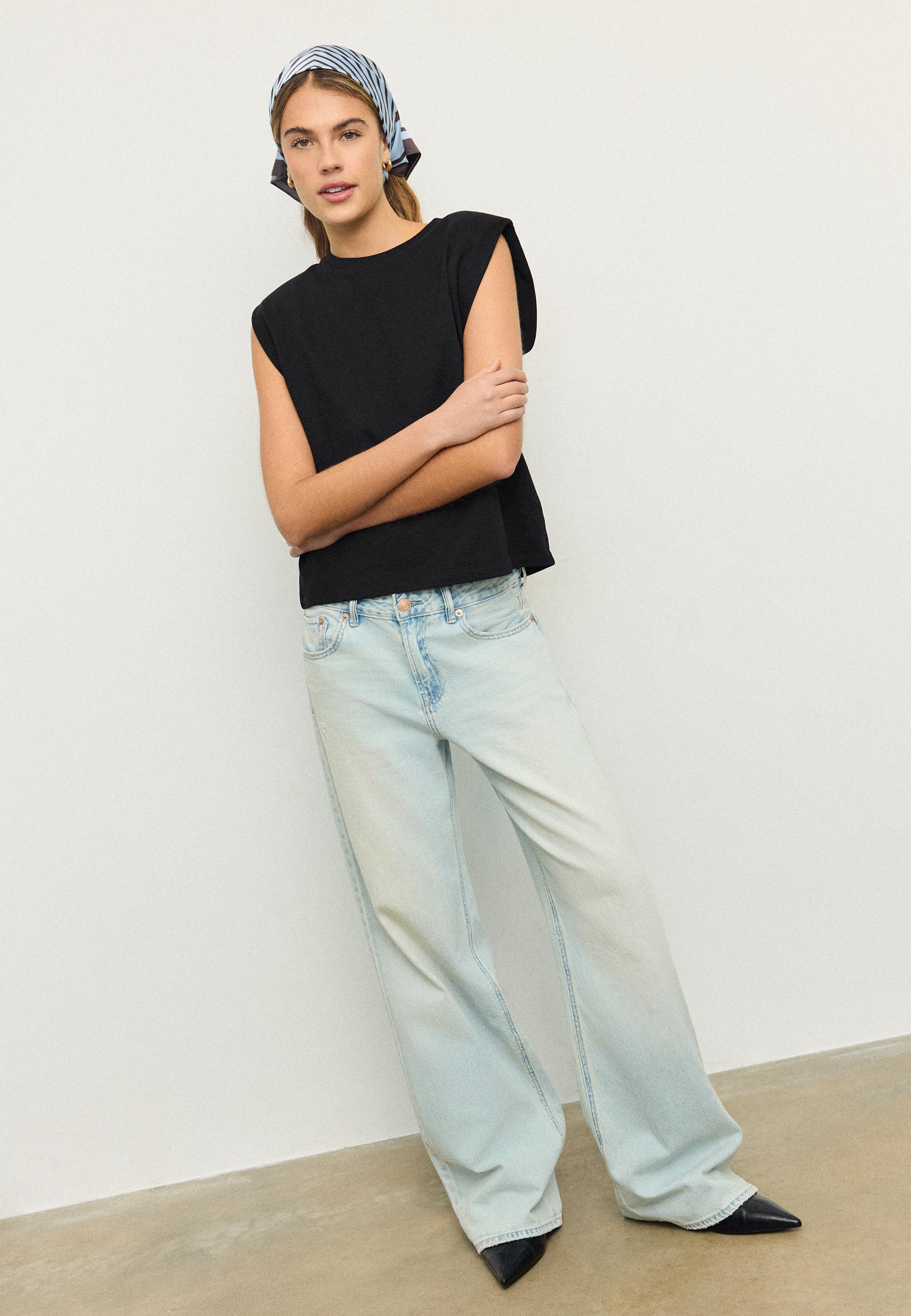 BASIC T-SHIRT WITH PADDED SHOULDERS
