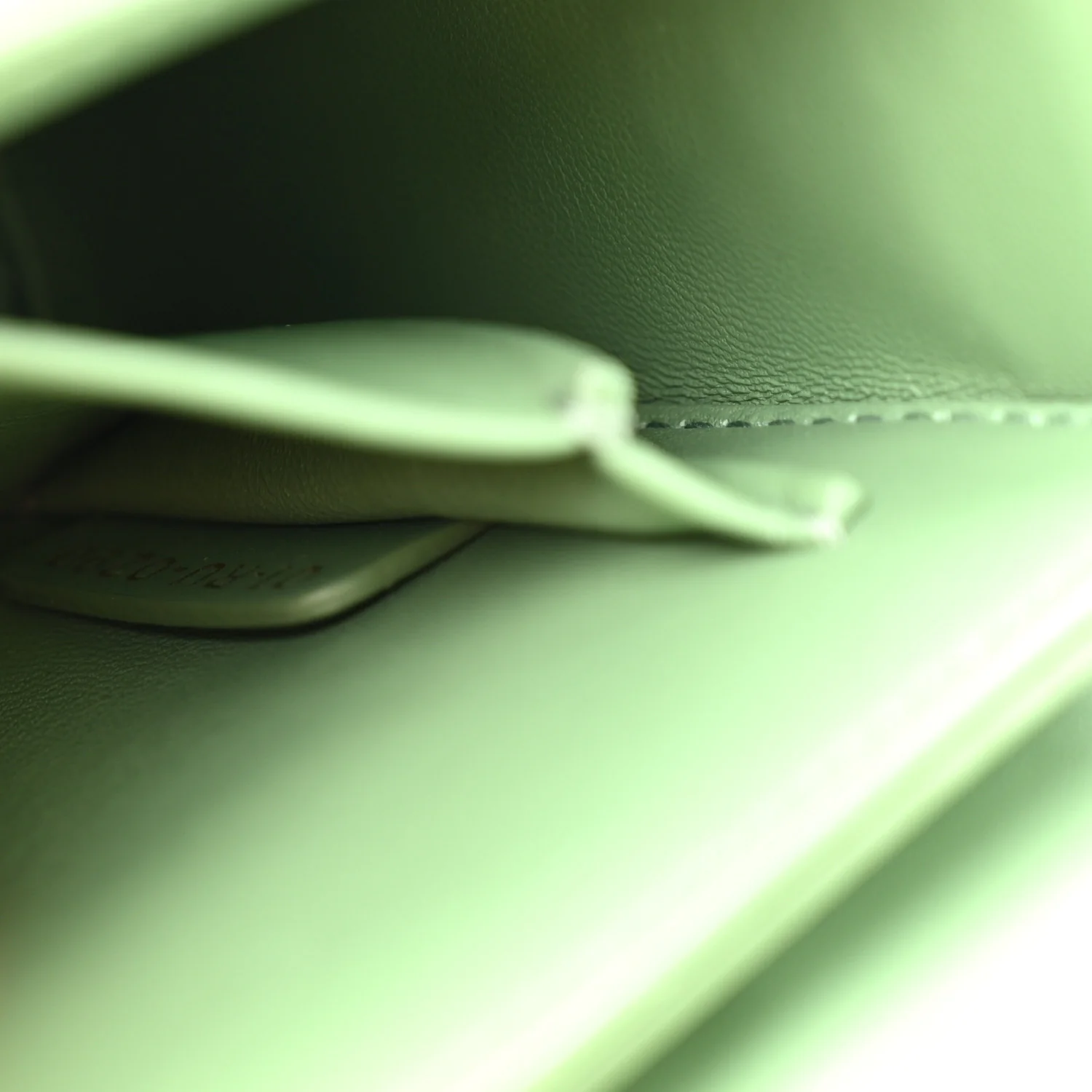 Box Calfskin 30 Montaigne Box Bag Mint Green - Top Club