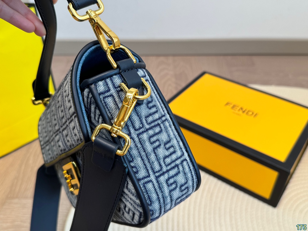 Fen new arrival bag size: 25 * 14 cm - Top Club
