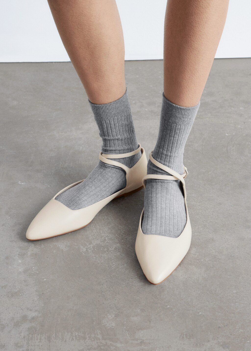 & Other Stories LEATHER CROSS-STRAP BALLET FLATS