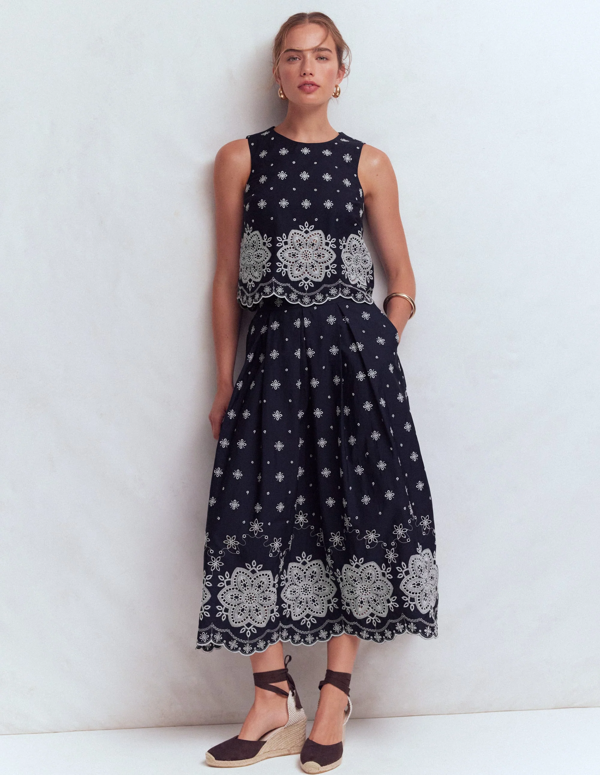 Sofia Oberteil aus Baumwolle mit Lochstickerei-Marineblau