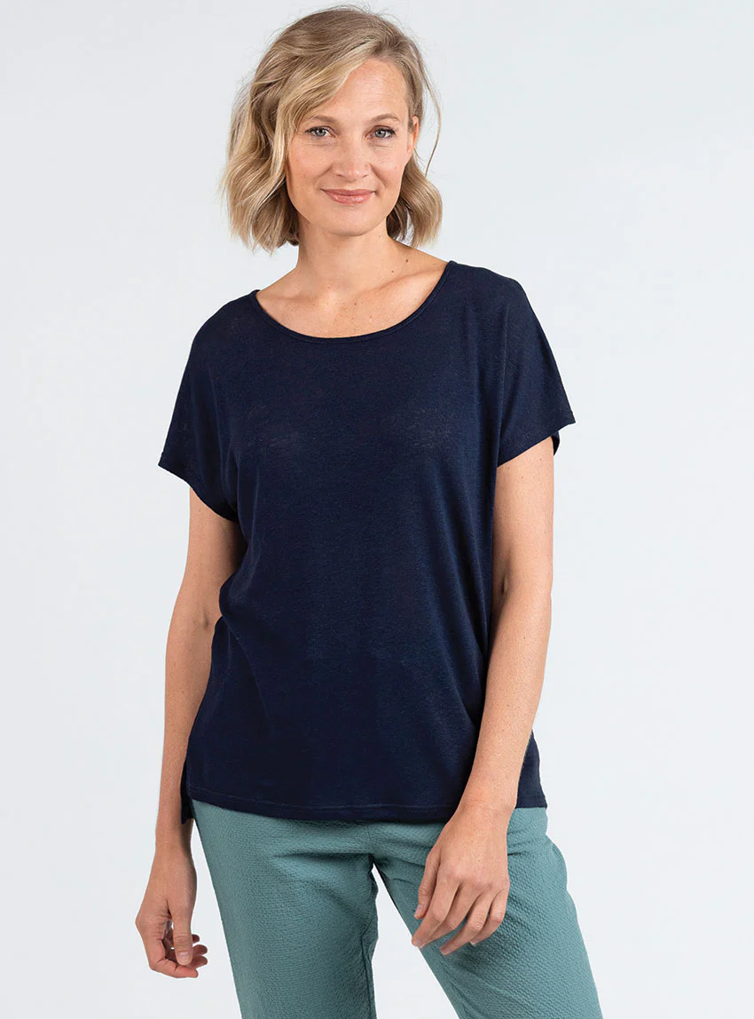 Top femme fluide en lin bleu marine