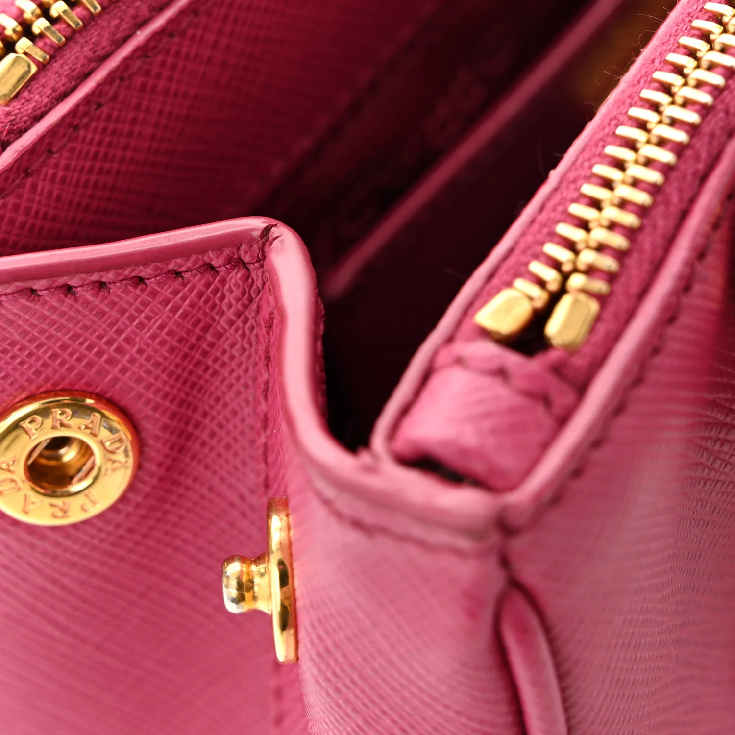 Saffiano Lux Micro Galleria Double Zip Tote Fuxia - Top Club
