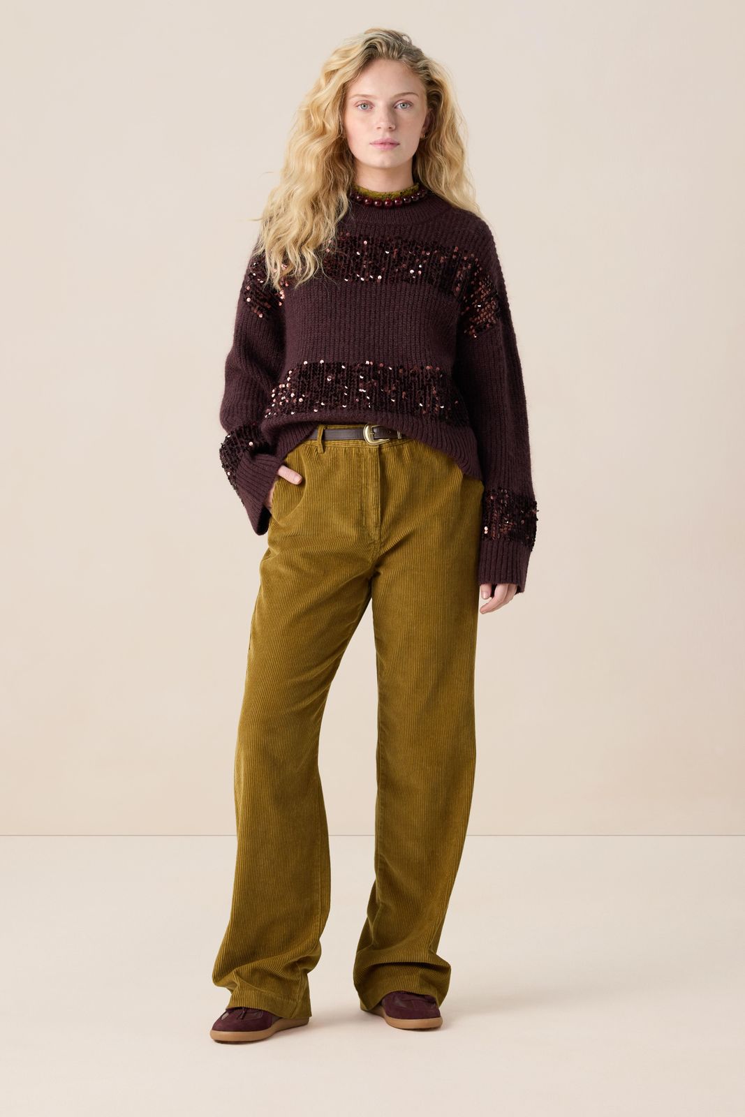 Donkerbruine trui met pailletten