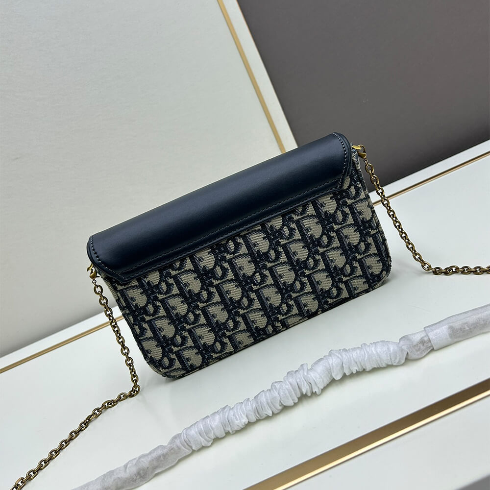 Medium Saddle Pouch with Chain - Top Club