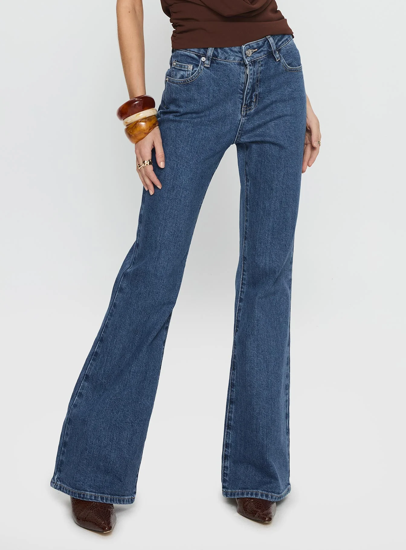 Magic Mirror Mid Rise Bootleg Jeans Mid Blue Wash