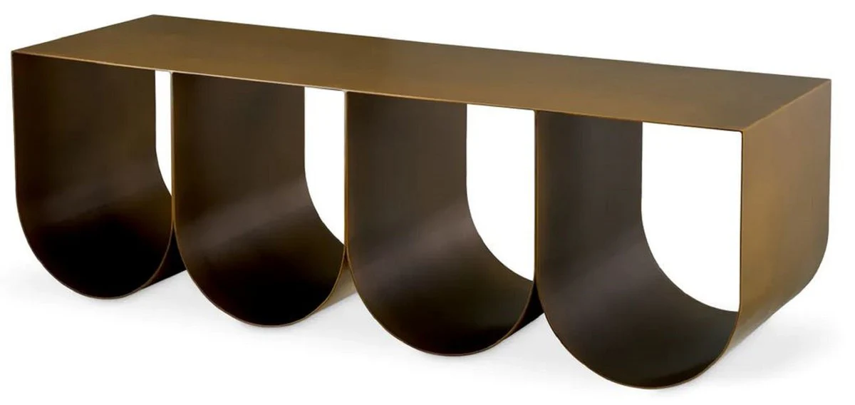is a Europe-wide renowned producer and distributor of baroque furniture and luxury decorative items