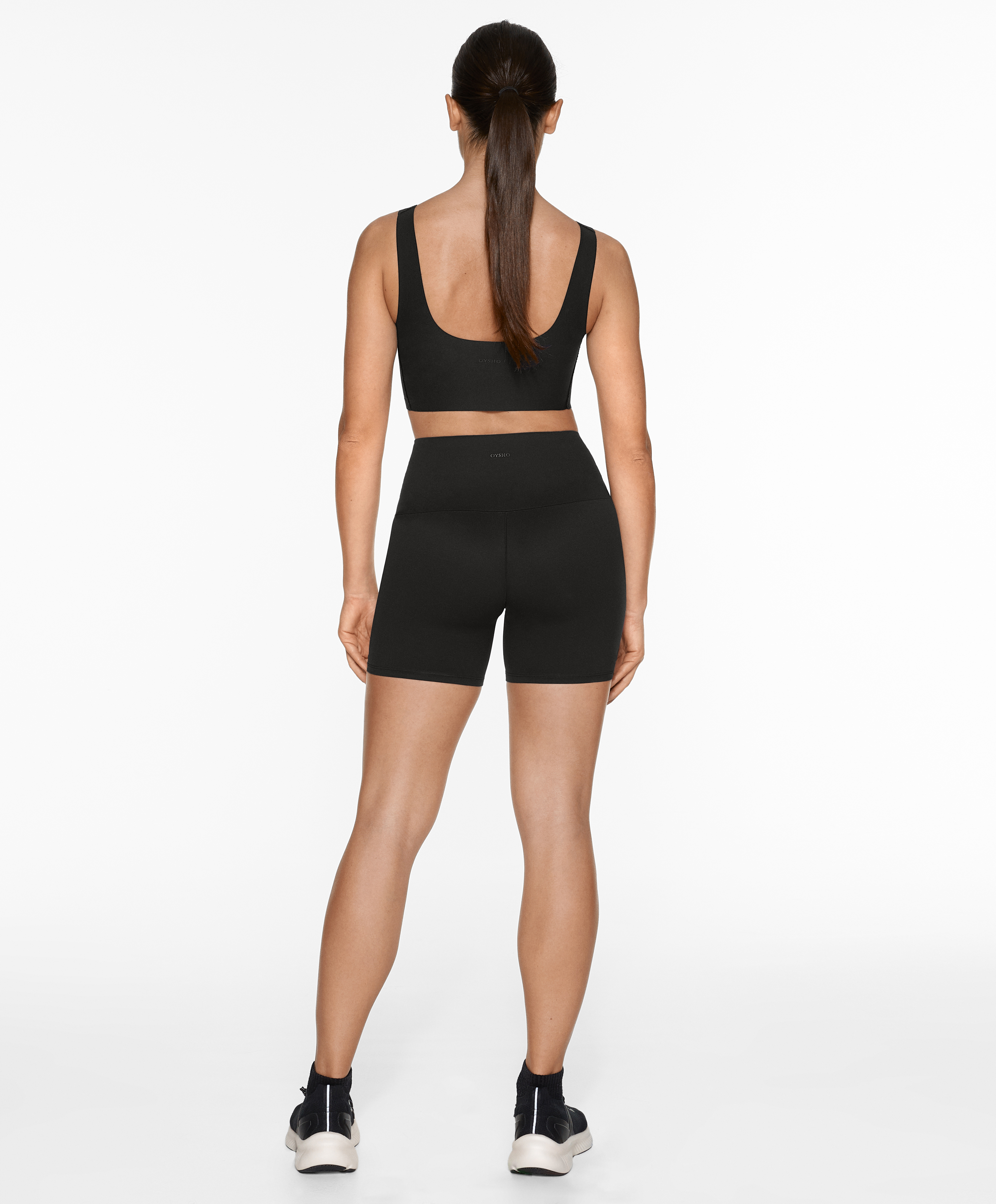 OYSHO Perfect-adapt medium-support sports bra with cups