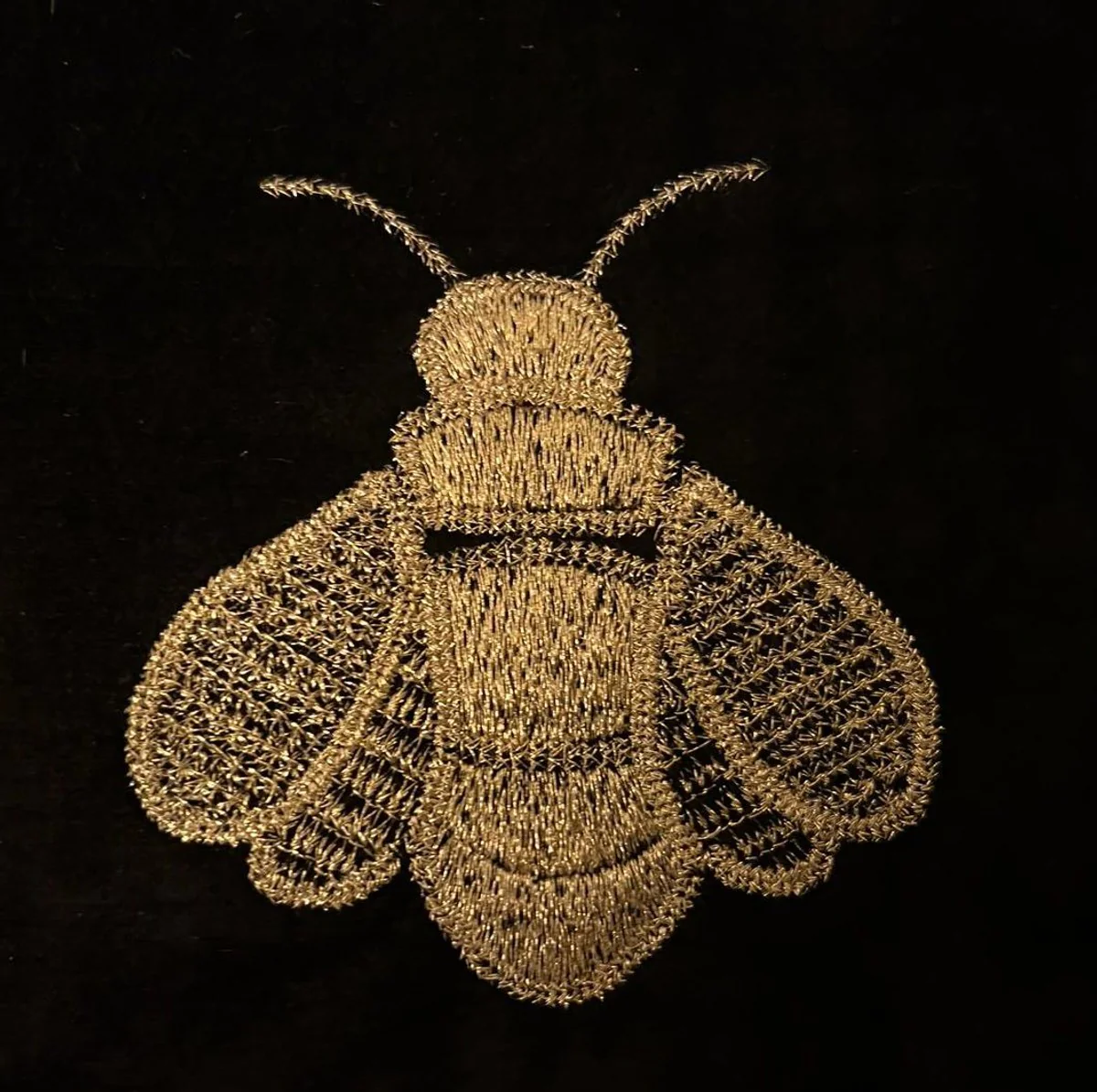 Luxury decorative cushion with tassels bee black / gold 45 x 45 cm