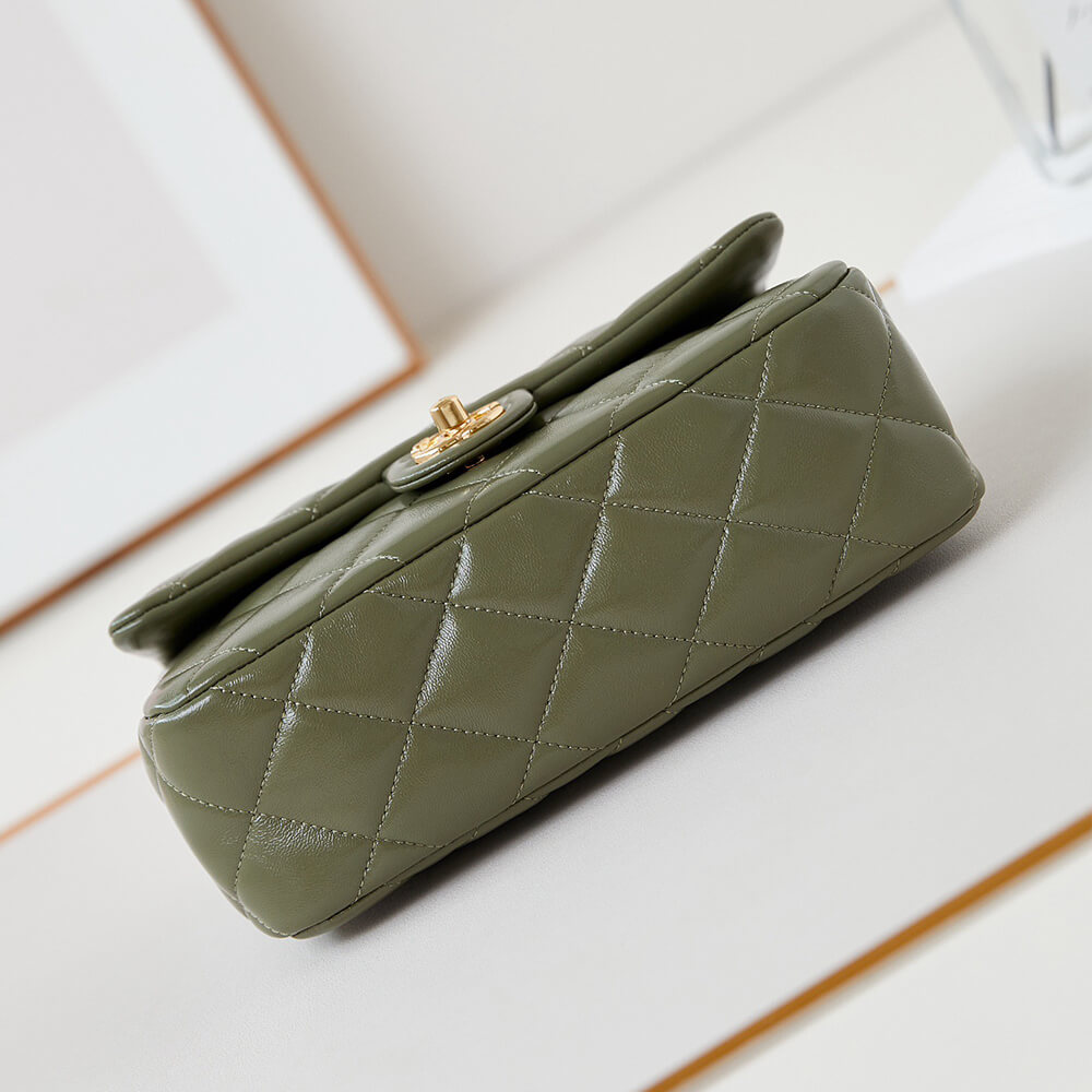 CHANEL Flap Bag with Top Handle - Top Club