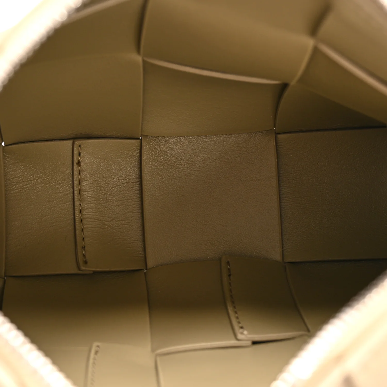 Lambskin Maxi Intrecciato Cassette Camera Bag Travertine - Top Club