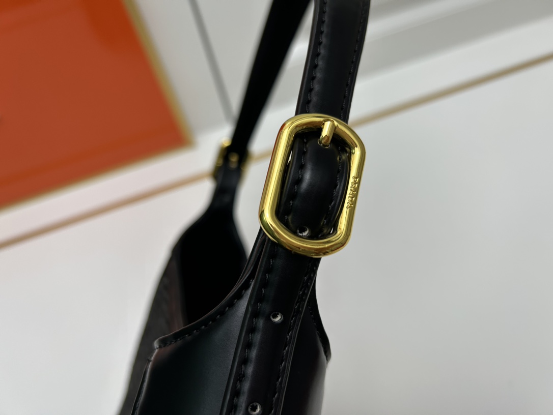 Pra new arrival women bag size : 28-22-5cm - Top Club