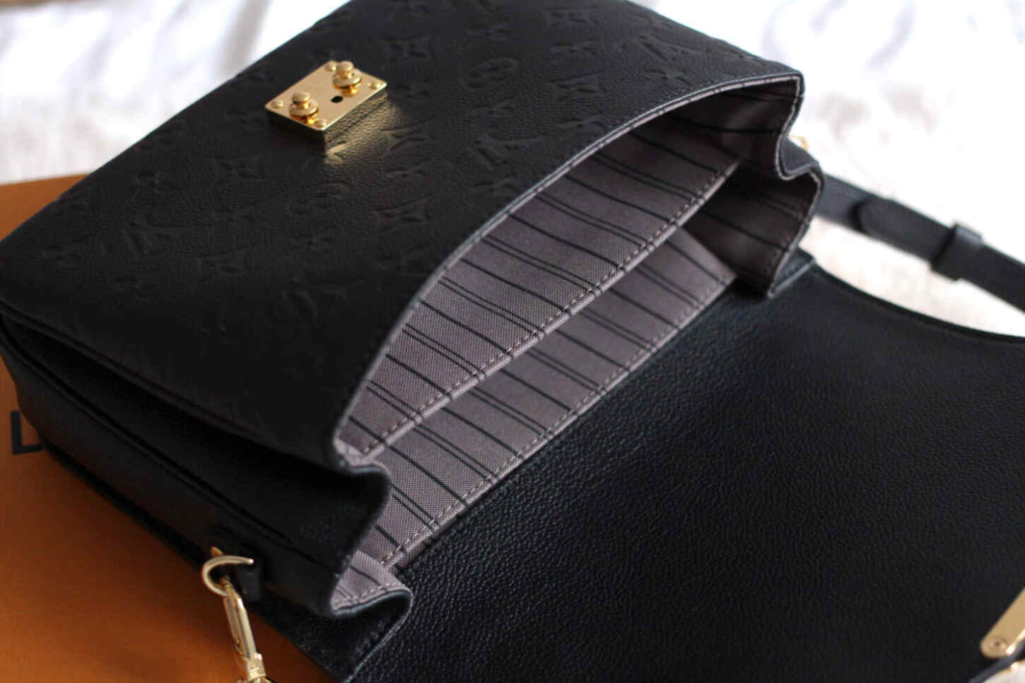 Louis Vuitton Pochette Metis Bag - Top Club