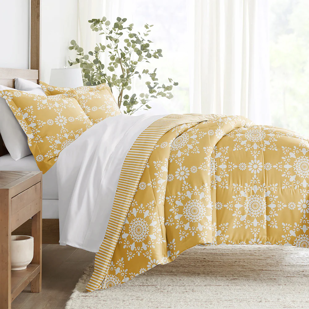 Daisy Medallion Reversible Down-Alternative Comforter Set (Sale)