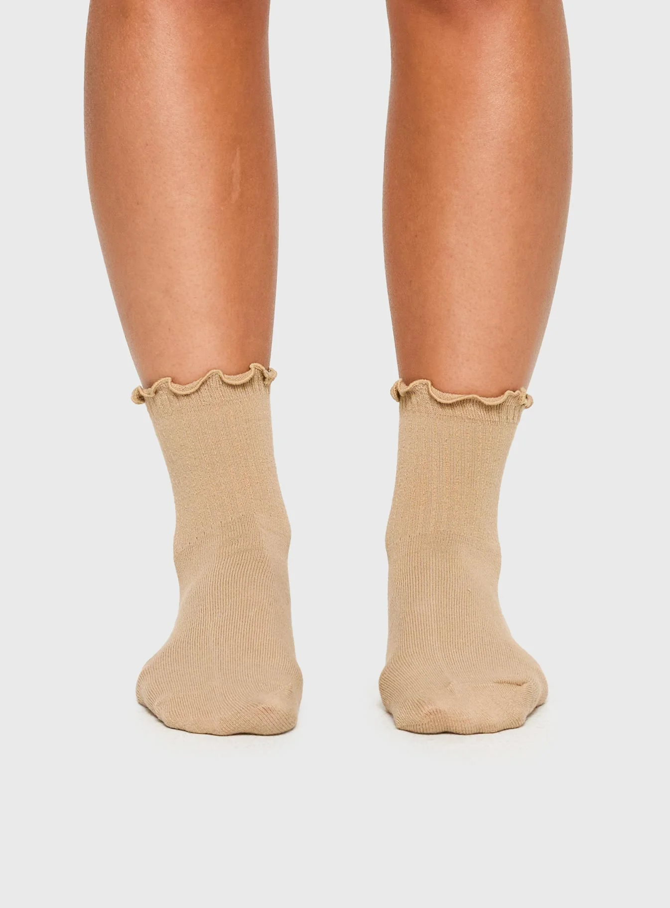 Comes And Goes Frill Socks Beige