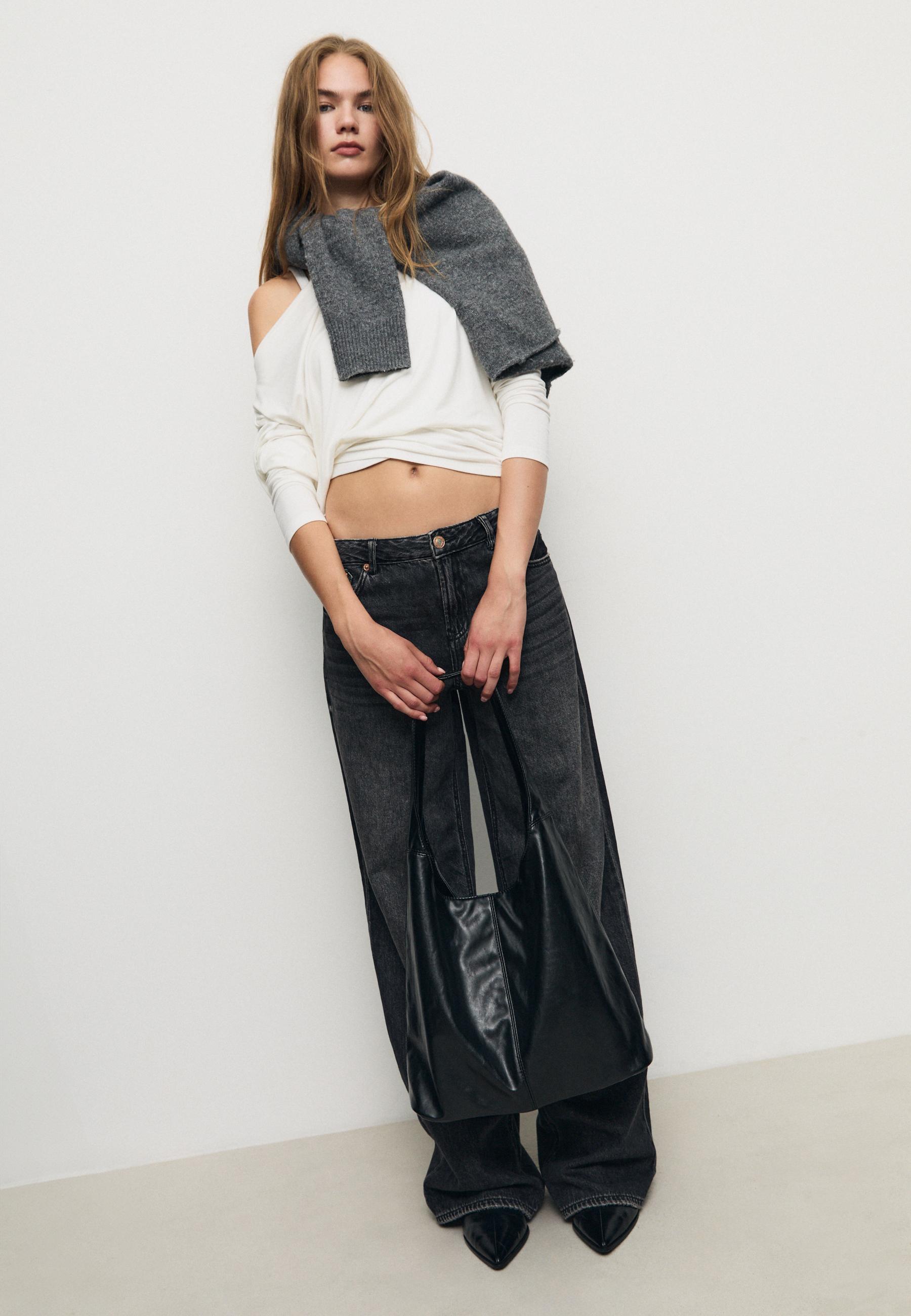 ZIP SHOULDER BAG