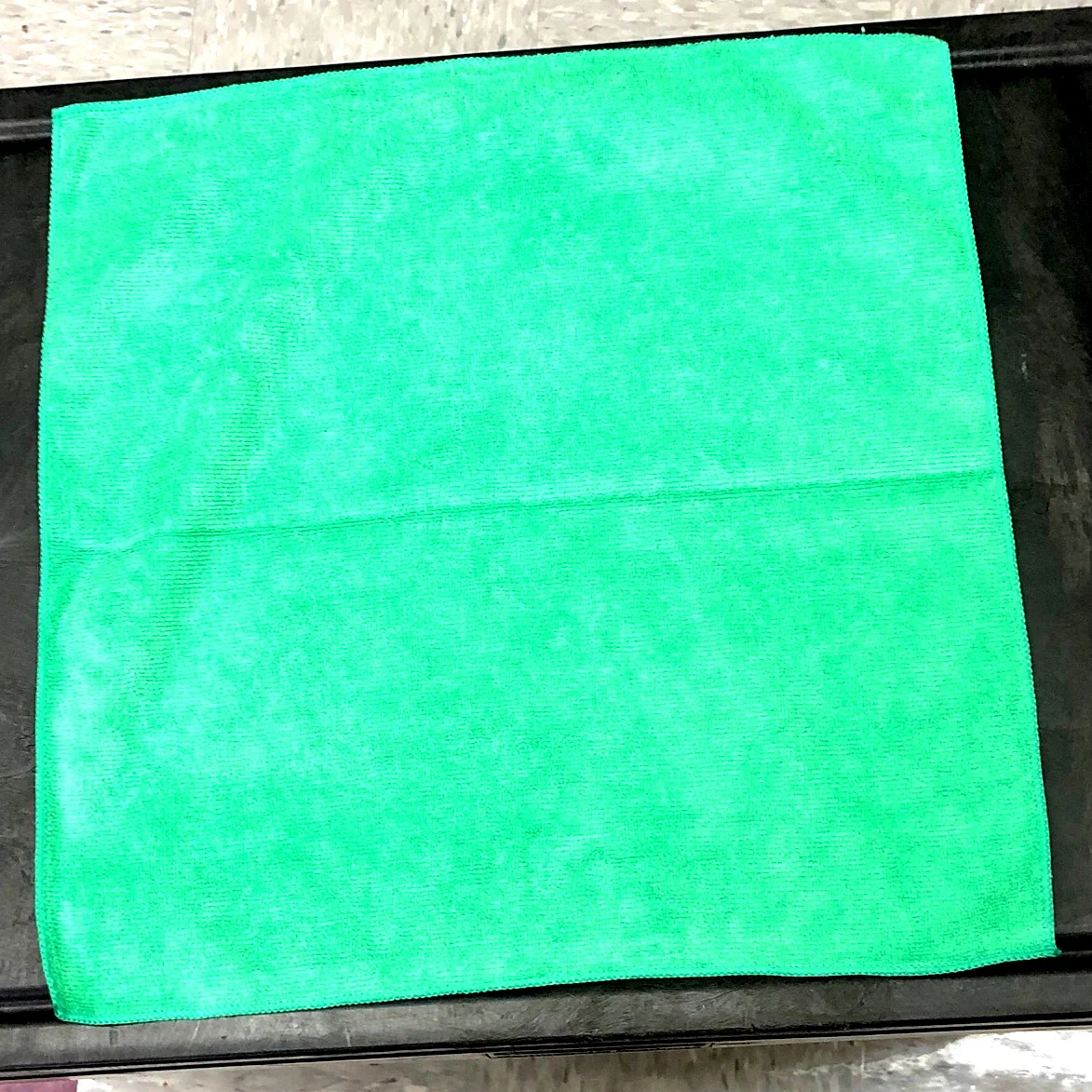 GREEN MICROFIBER CLEANING CLOTH (16