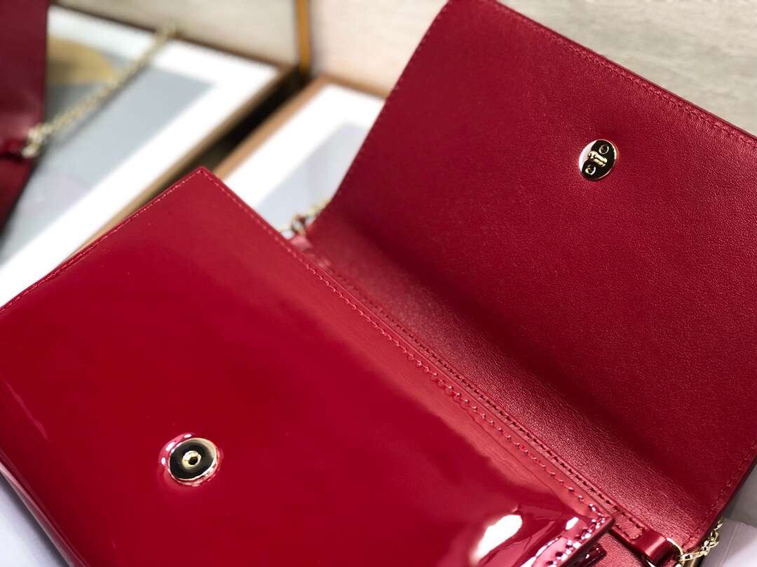 D 30 Montaigne Wallet On Chain In Red Patent Calfskin - Top Club