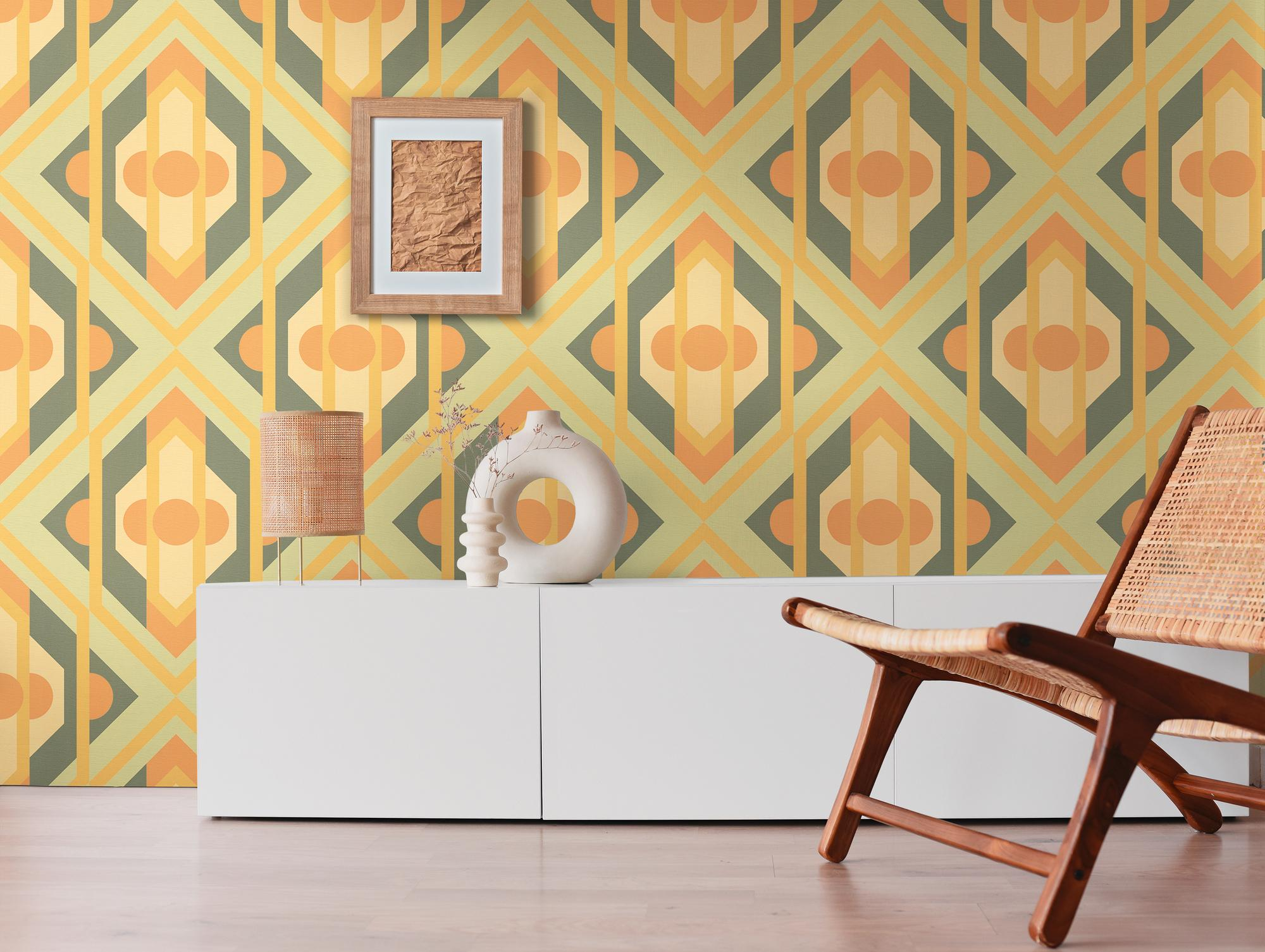 Vliesbehang retro geometrische ornamenten – groen, geel, oranje Geometrische ornamenten in retrostijl op vliesbehang – groen, geel, oranje #1