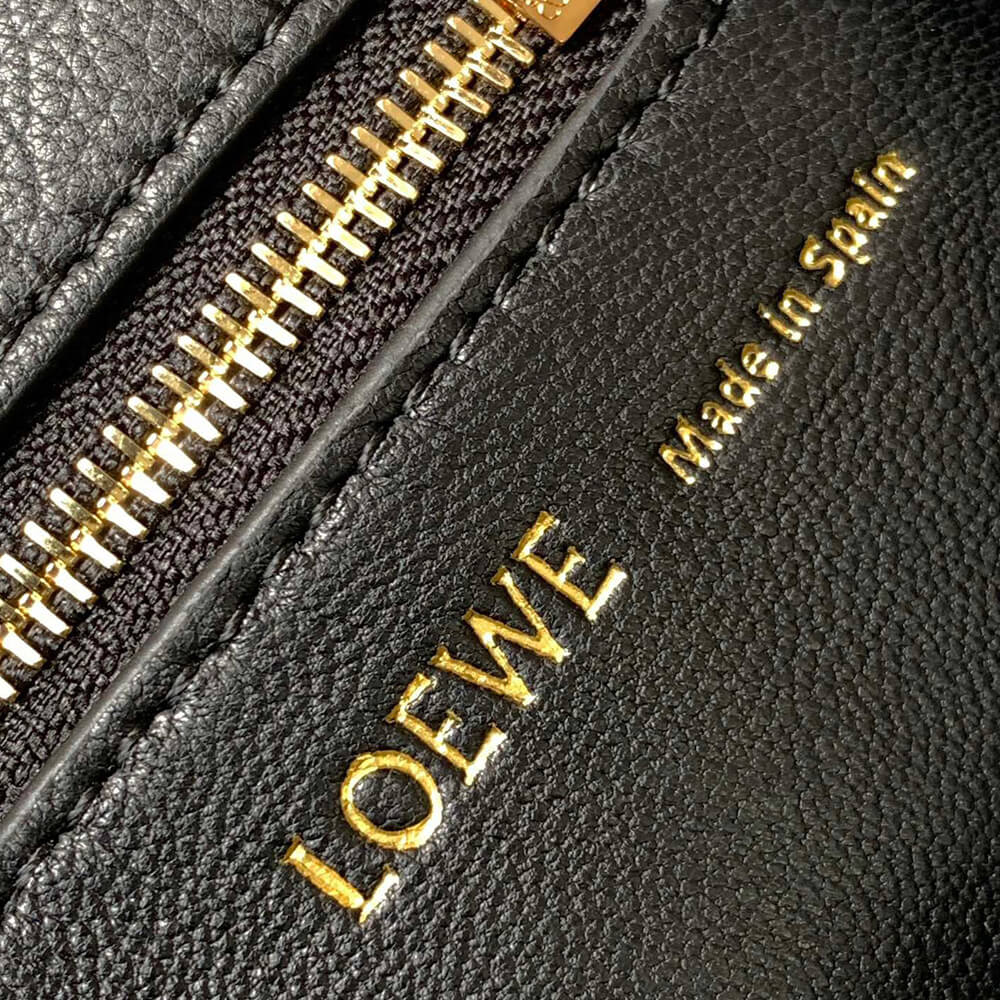Loewe Small Squeeze bag in nappa lambskin - Top Club