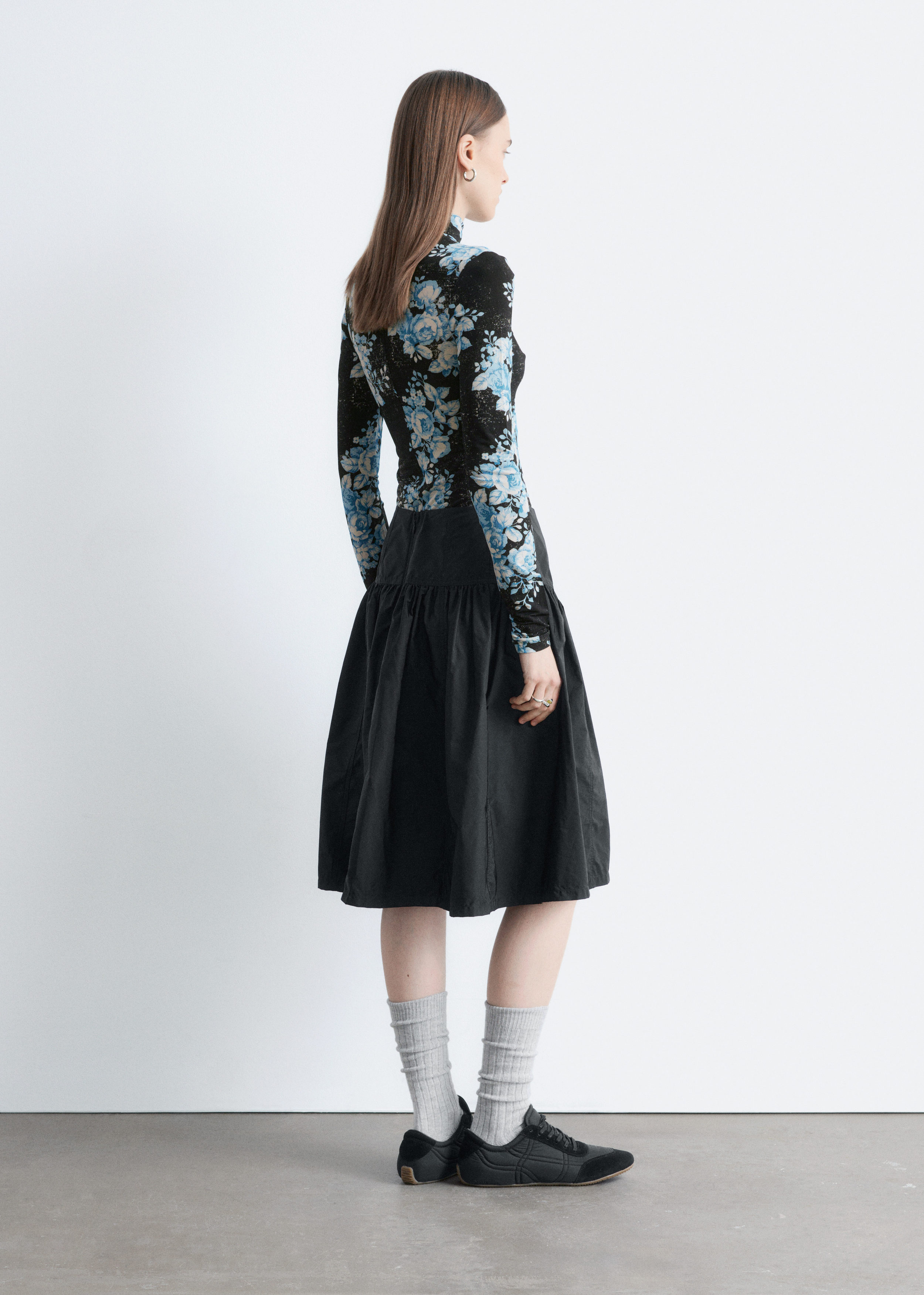 & Other Stories FLORAL-PATTERNED TURTLENECK TOP
