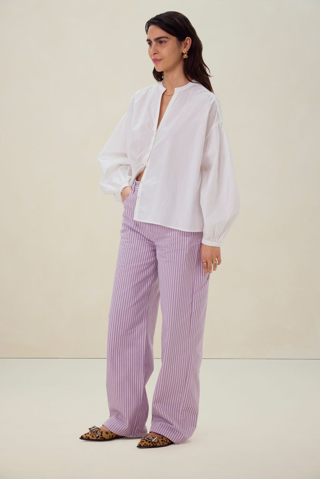 Lichtpaarse mid waist wide leg jeans met strepen