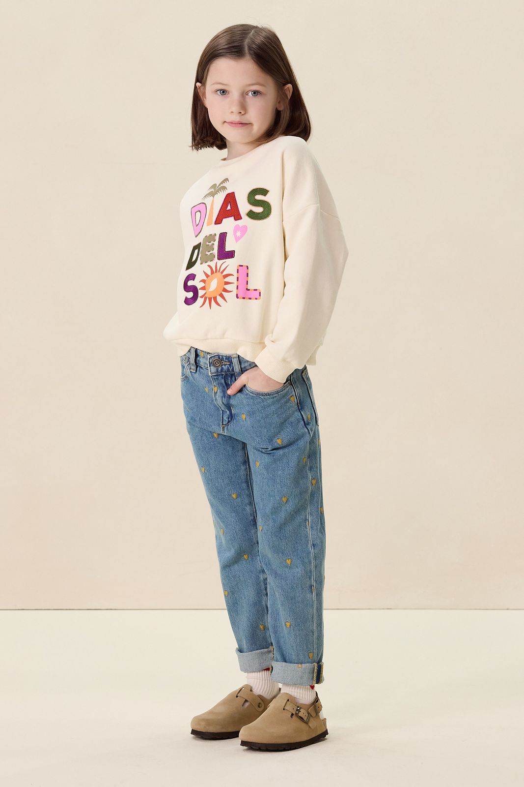 Blauwe tapered jeans met hartjes embroidery