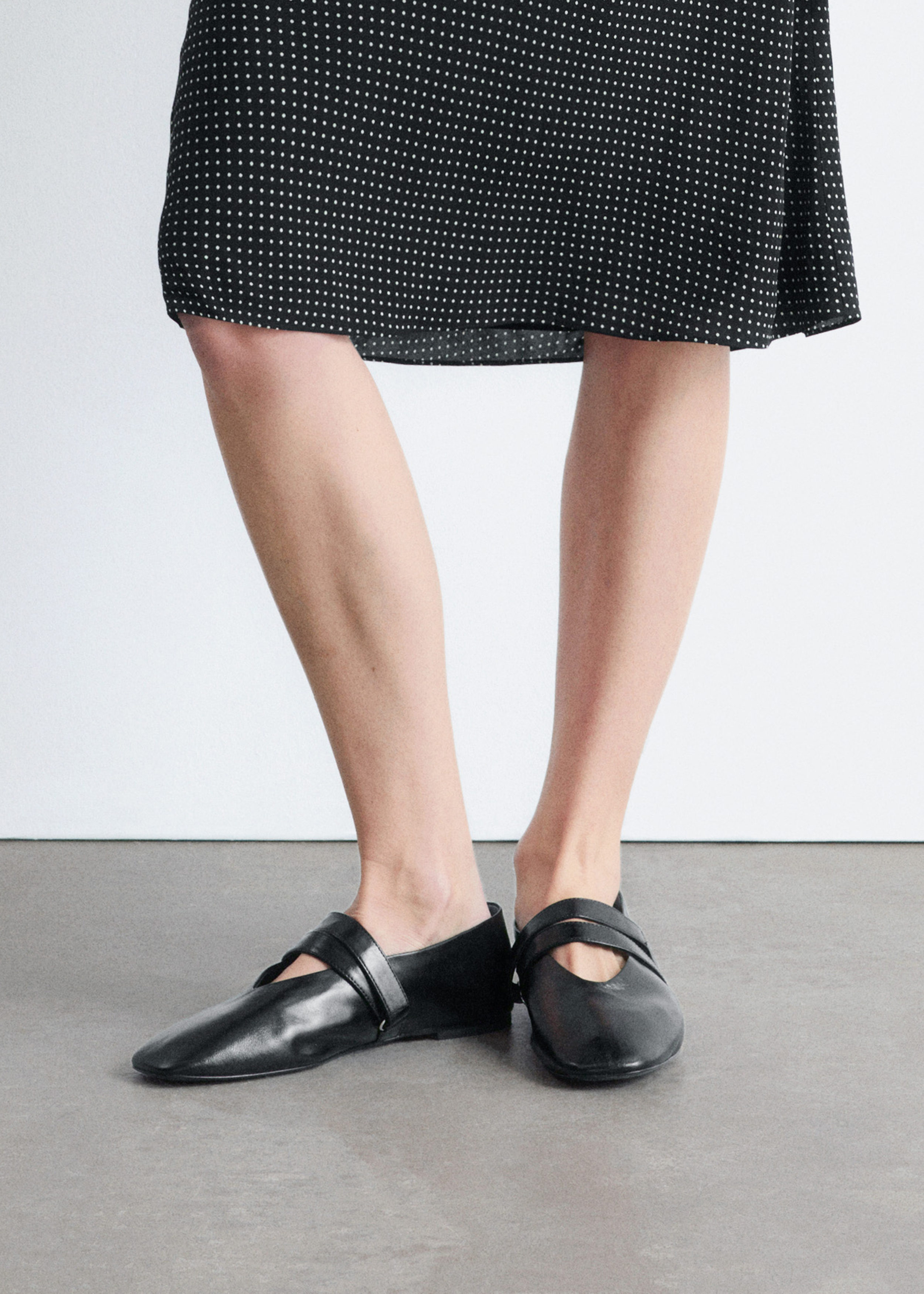 & Other Stories CROSS-STRAP LEATHER BALLET FLATS