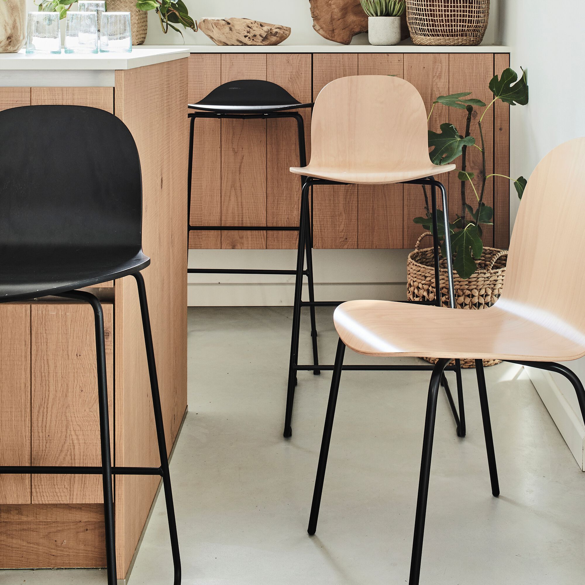 IZA - Chaise avec coque en contreplaqué moulé de hêtre - bois clair