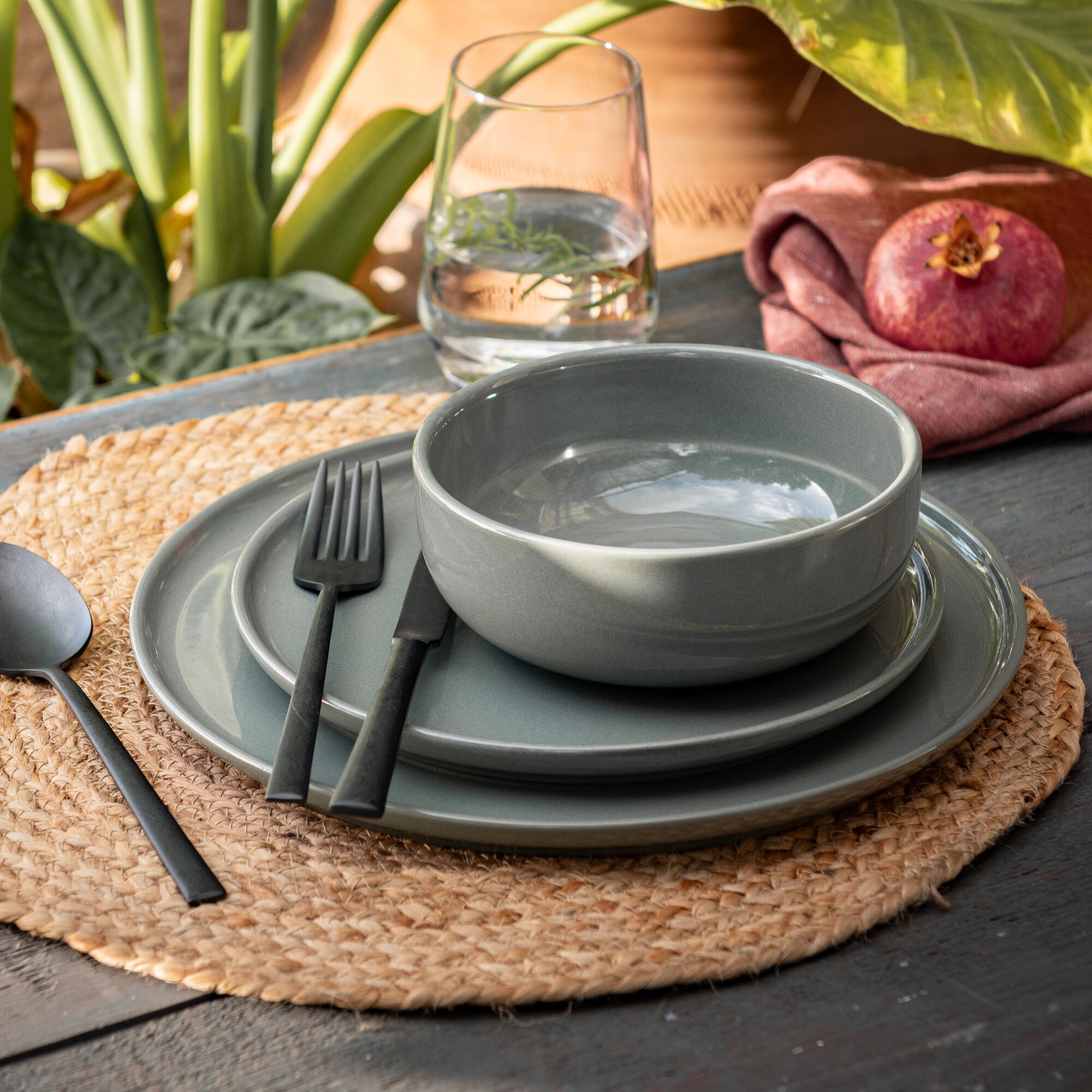 SELMA - Assiette creuse en faïence D15cm - vert cèdre