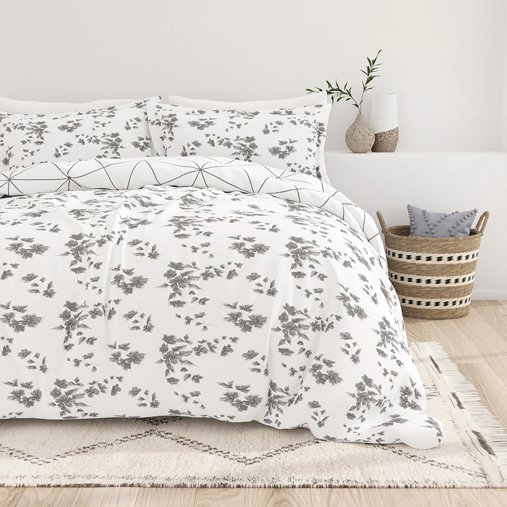 Edgy Flowers Pattern 3-Piece Reversible Duvet Cover Set (Sale)