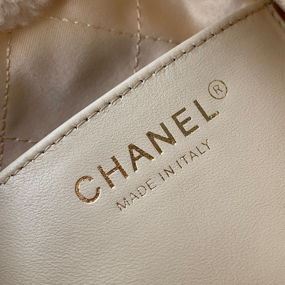 CHANEL 22 MINI HANDBAG - Top Club