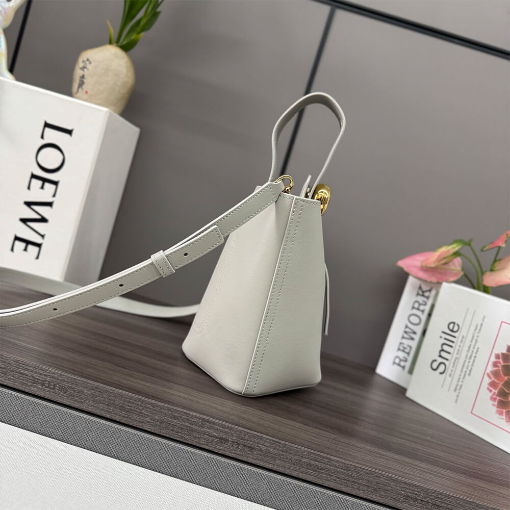 LOEWE Mini Pebble bucket in smooth calfskin(high-end grade) - Top Club