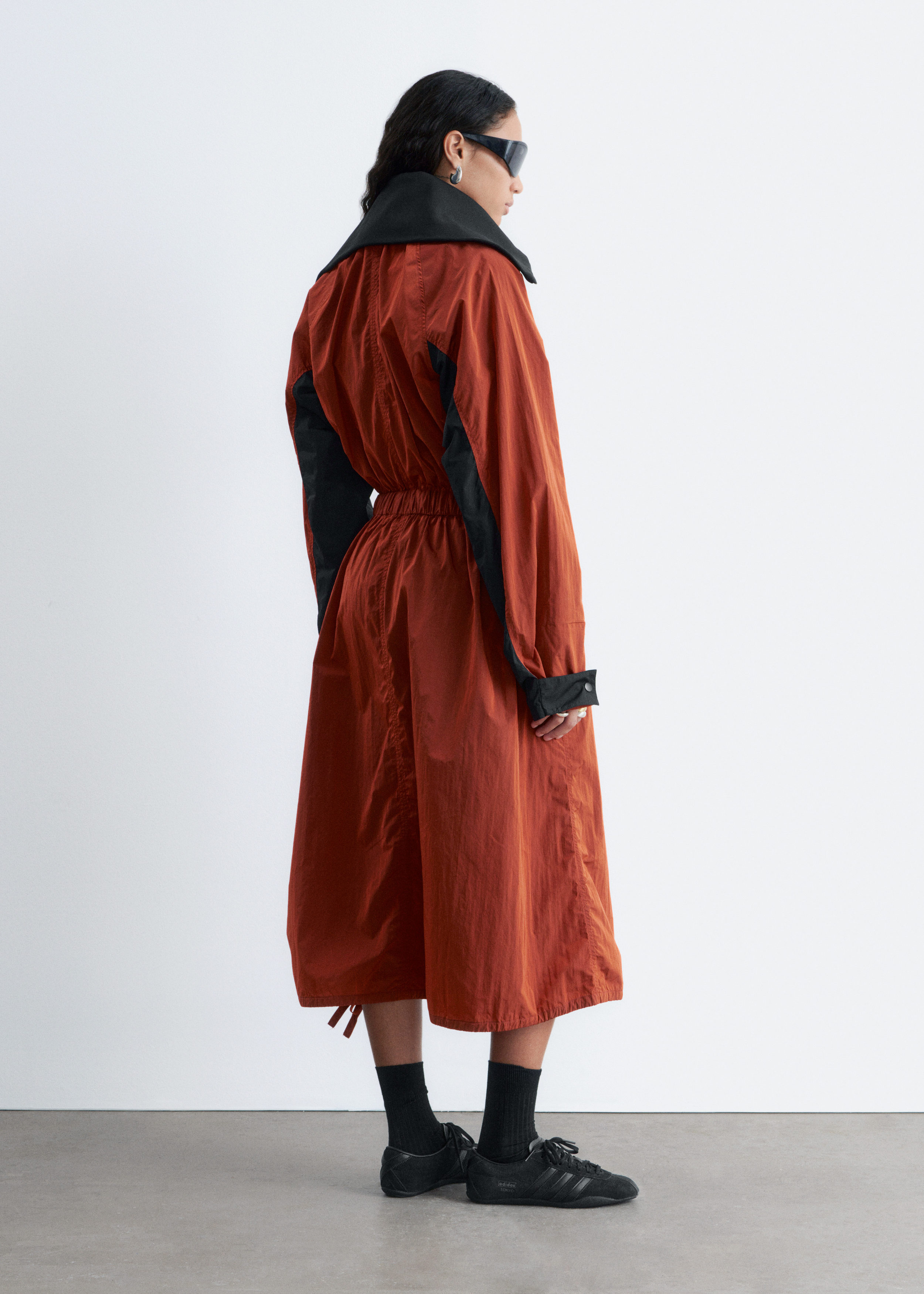 & Other Stories TECHNICAL DRAWSTRING MIDI DRESS