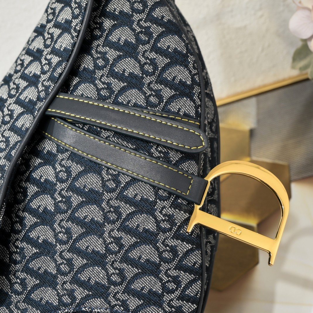 D saddle Be a classic with classics size: 25.5 x 20 x 6.5 cm - Top Club