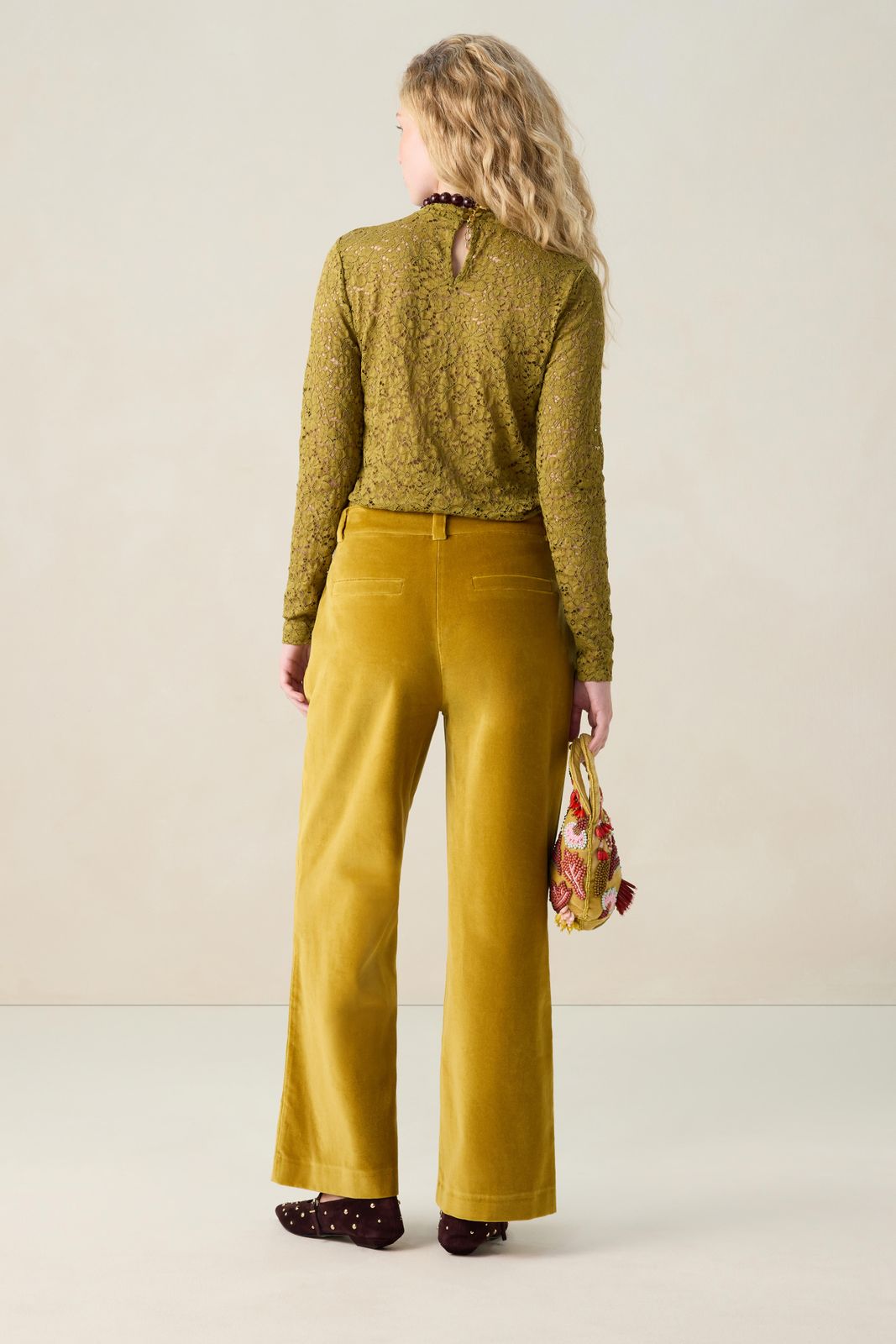 Donkergele velvet cropped broek