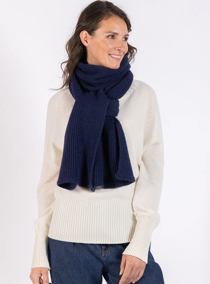 Echarpe douce et chaude en mohair bleu marine