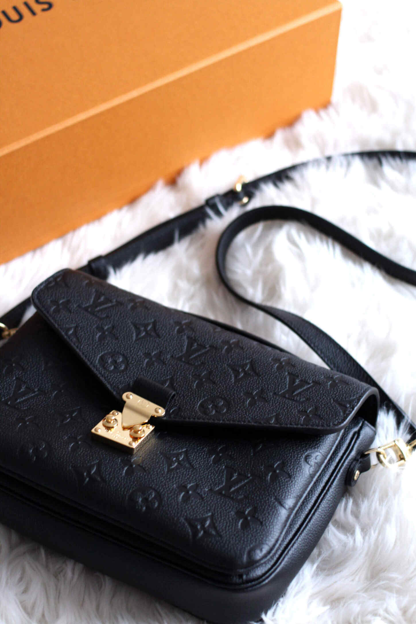 Louis Vuitton Pochette Metis Bag - Top Club