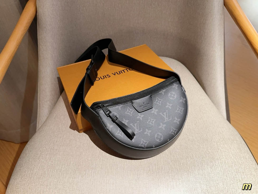 Louis MOON CROSSBODY men and women bag size: 24*16*4 cm - Top Club